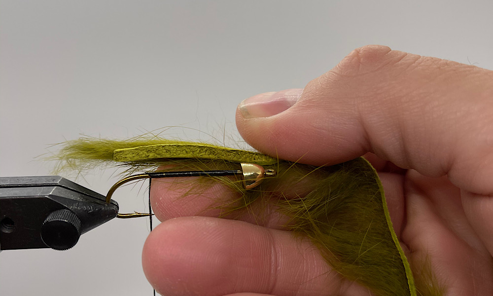 Tying Cone head Zonker leech: Step 3