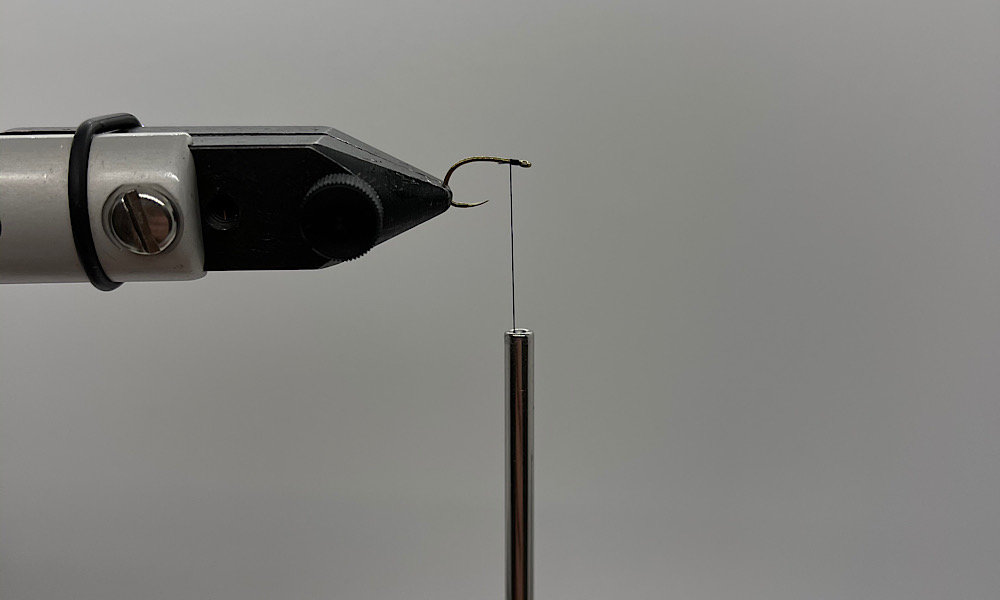 Tying Trico spinner: Step 1