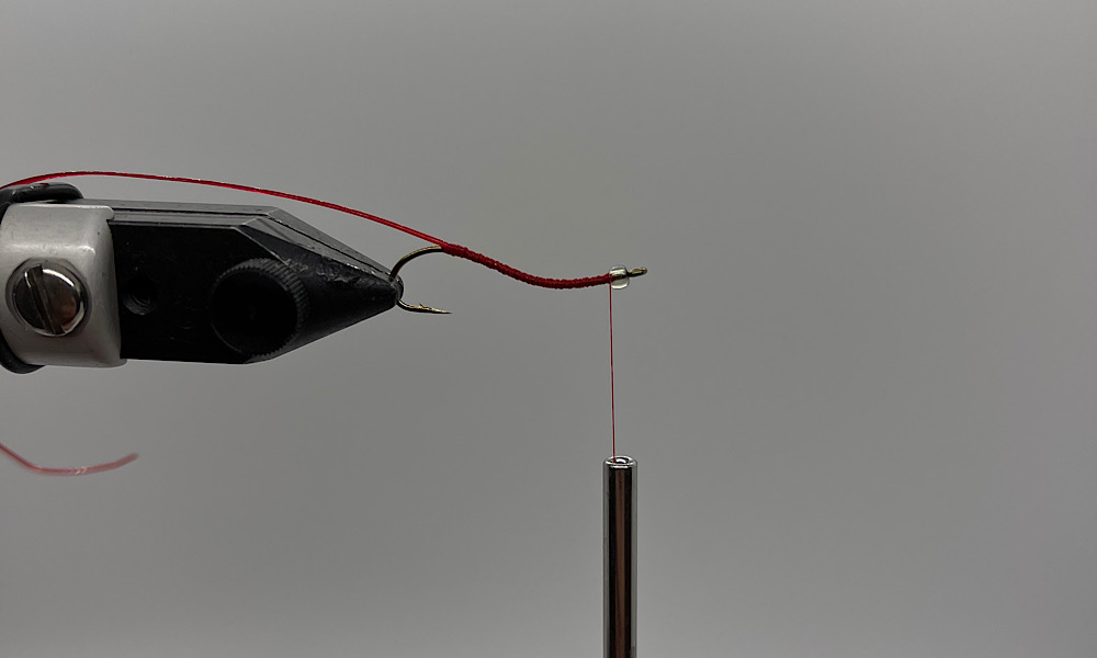 Tying V-Rib Chironomid RED: Step 4