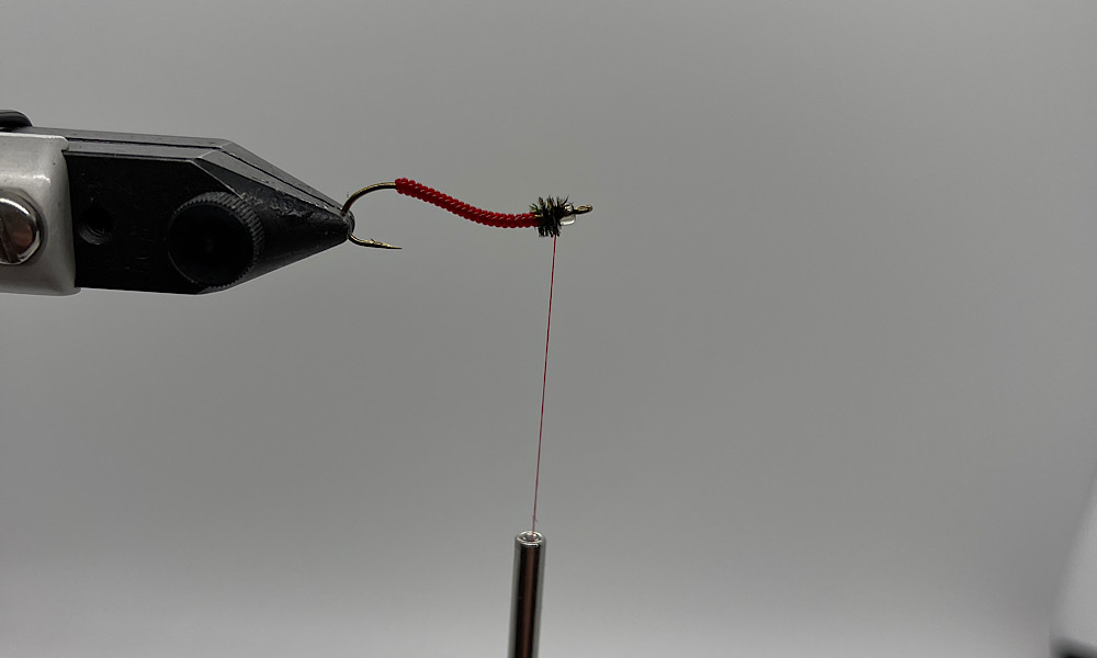 Tying V-Rib Chironomid RED: Step 7